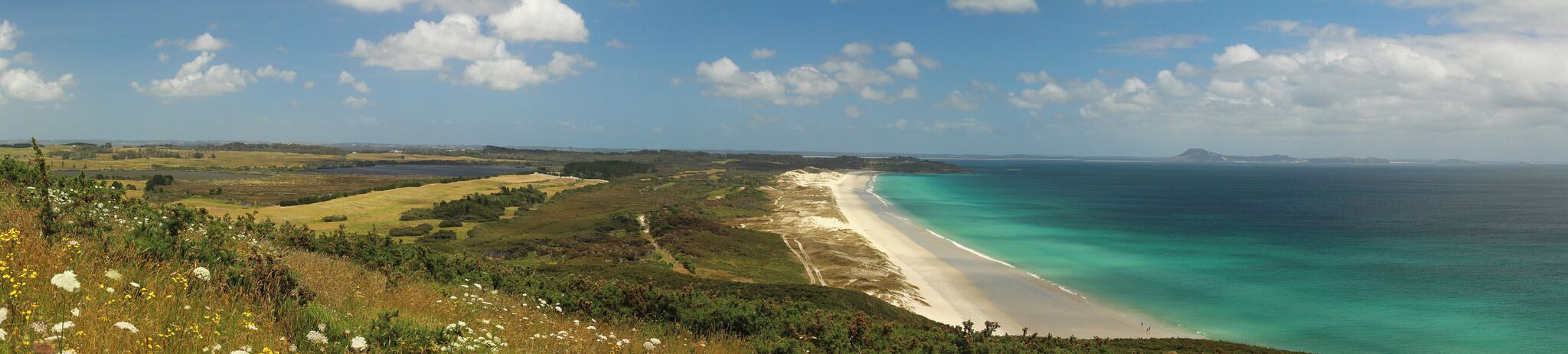 Puheke Hill is an old volcano that is easy to climb. It offers a stunning view over one of Northland, New Zealand's best beaches - Puheke beach. Love the white sand and turquoise water!