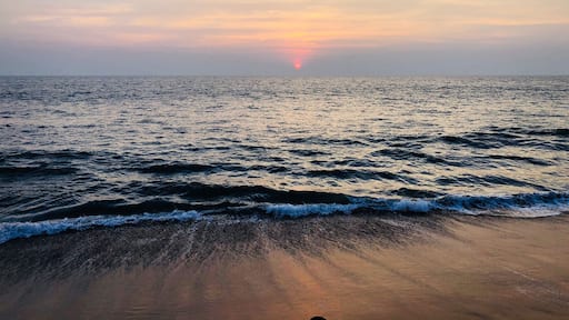 One of the fiercely sucking-in beaches. This one is said to be a dwelling of jelly fishes and therefore is refrained for public use. However, fishermen do take their boats here