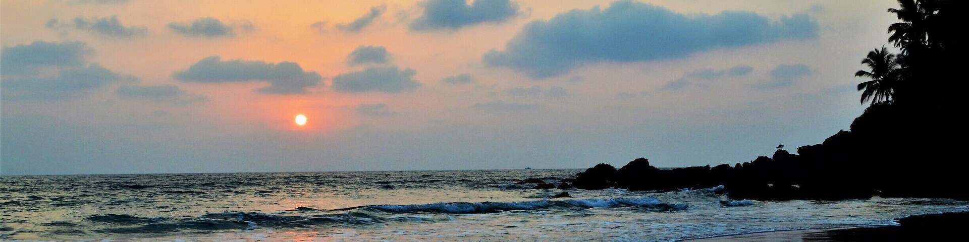 Cabo de Rama Beach - As the sun is setting below the Horizon in one more of the secluded South Goa #Beaches which is just 2 kms before reaching the Cabo de Rama Fort. It is very famous among the picnickers, specially during the weekends otherwise it is normally quiet. You must walk down a bit from the top to reach the beach. So, reserve some energy to trek back to the top.
#sunset
#secludedbeach
#caboderamabeach
#gorgeousbeaches