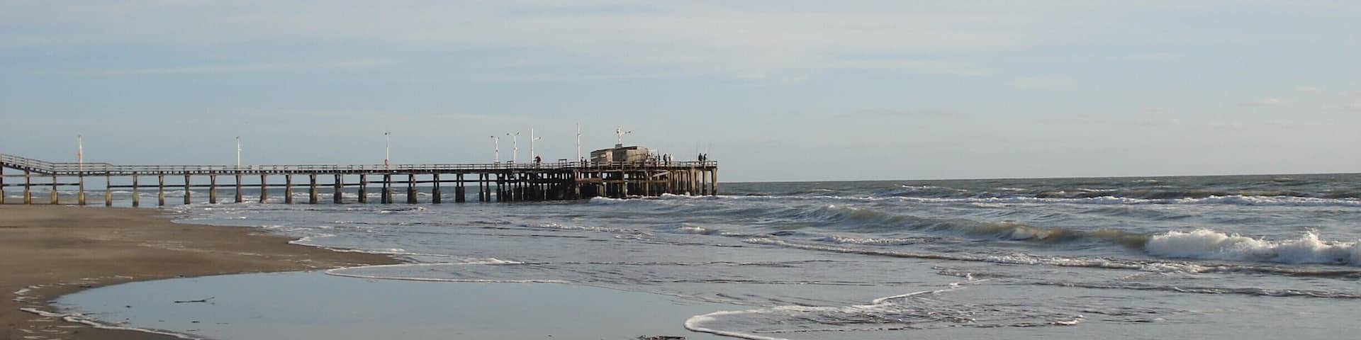 Pier of Mar de Tuyú Sea and its beach so spacious