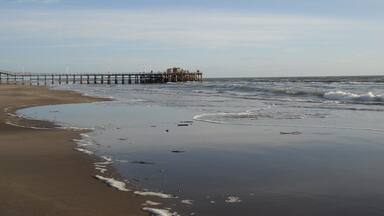Pier of Mar de Tuyú Sea and its beach so spacious