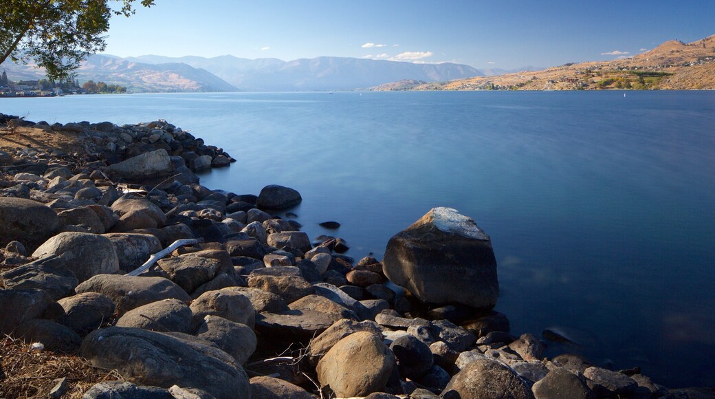 Lake Chelan som viser rolig landskap og innsjø