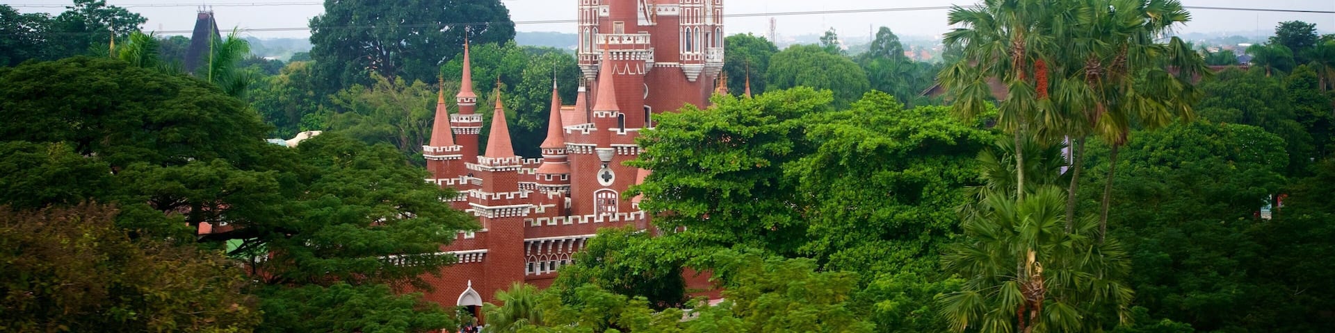 East Jakarta showing heritage architecture, a temple or place of worship and landscape views