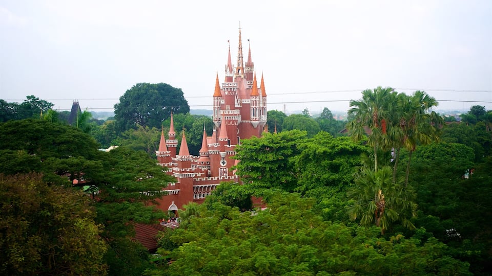 East Jakarta showing heritage architecture, a temple or place of worship and landscape views
