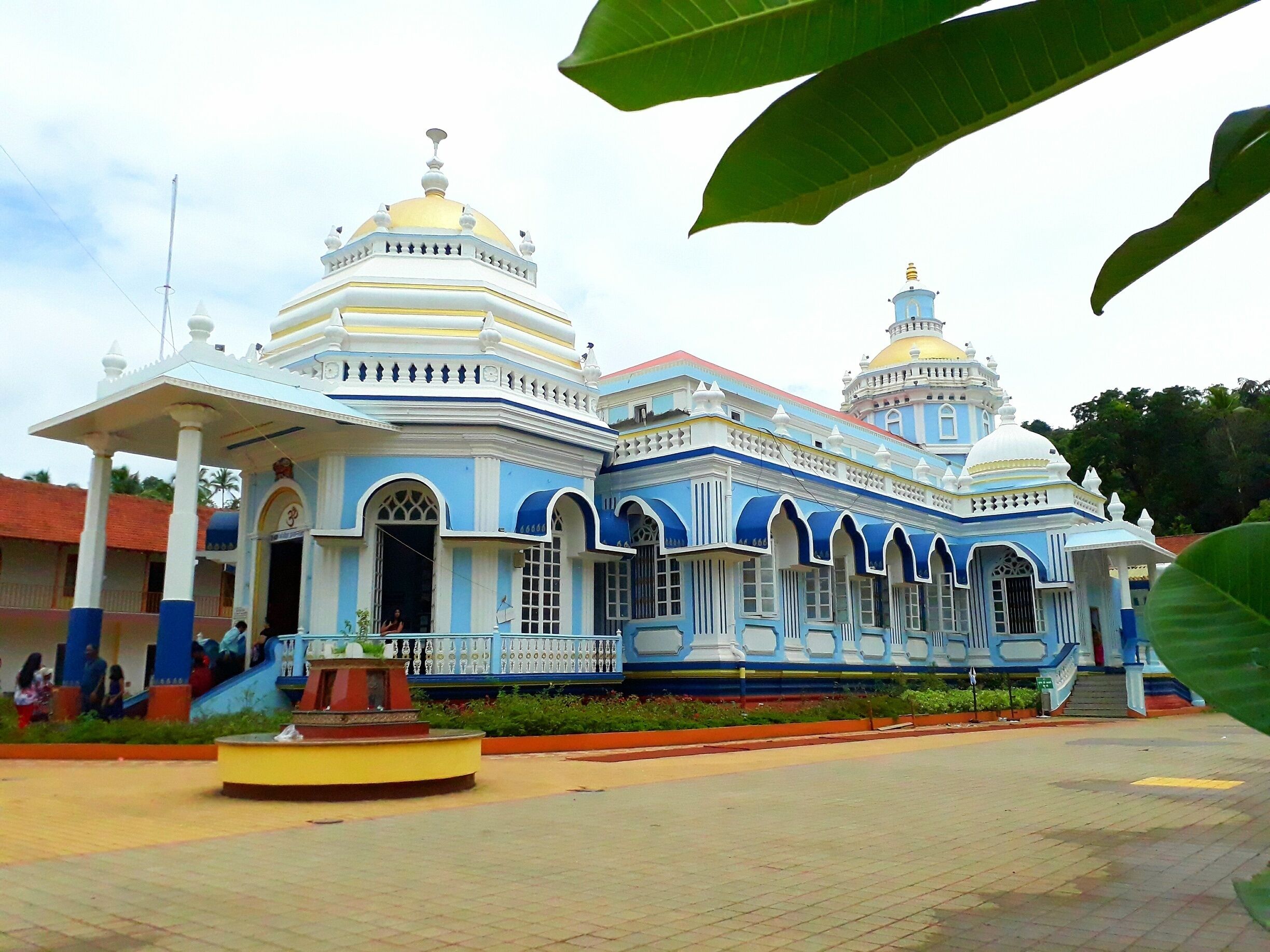 An example of beauty and elegance is Shri Mangeshi Temple in Goa. Located in Mangeshi village, Priol in Ponda Taluka,Goa, India. Mangeshi Temple is 400 years old and is a heritage site popular maongst tourists and locals. A spacious courtyard a large water tank surrounds the temple, and at it's gates stands a humble seven-storeyed deepstambha (lamp tower). History has it, that it's origins are at Kushasthali, now Cortalim village in Salcete.
Its simple architecture and colours speak less is more.

#India #Goa #natgeotravellerindia #tlcpicks #cntravel #bbctravel 