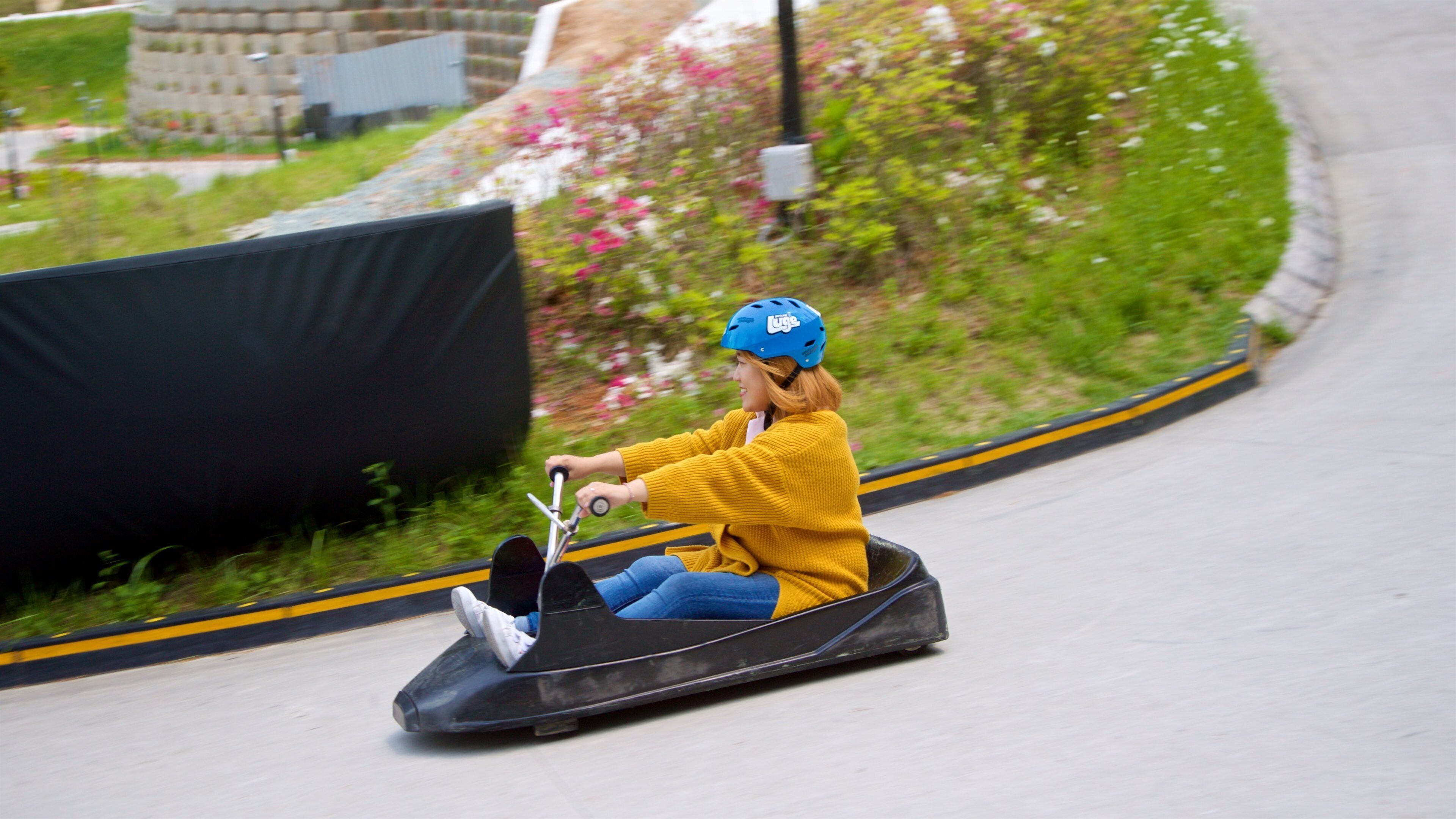 Skyline Luge Tongyeong as well as an individual femail