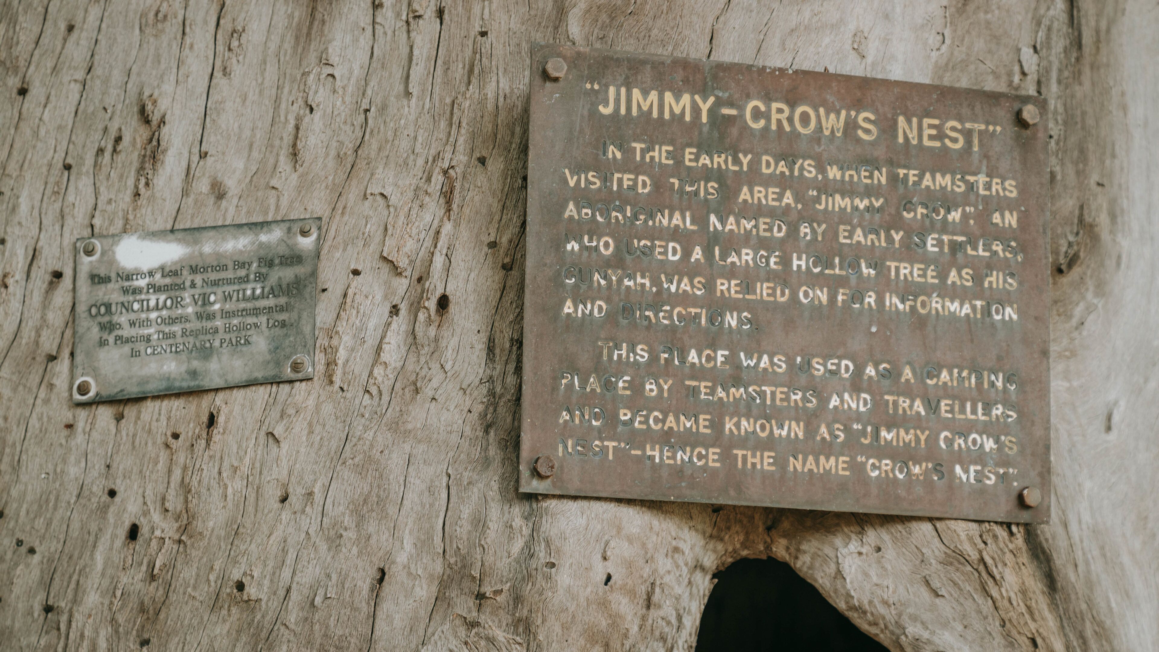 Centenary Park featuring signage