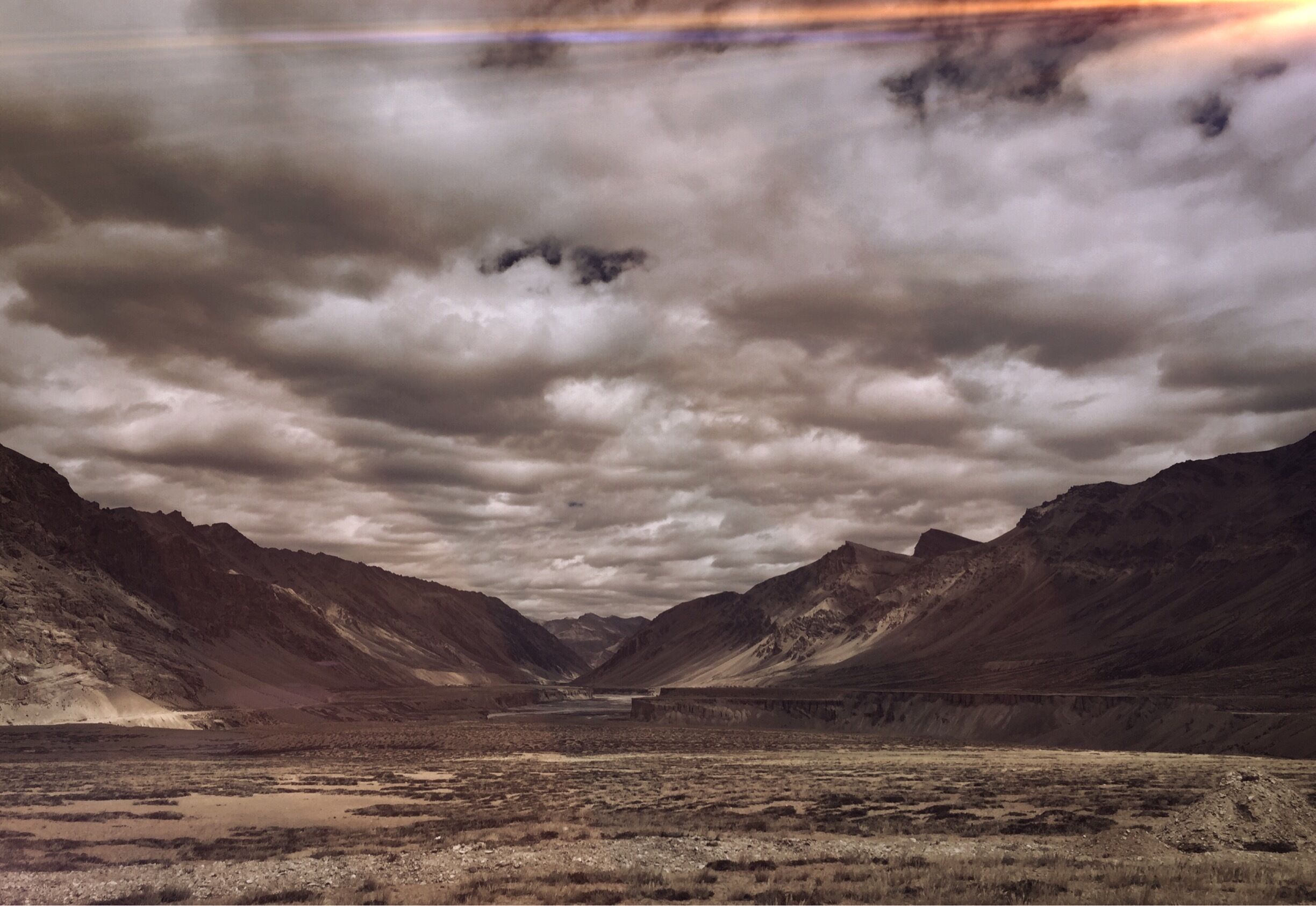 The amazing beauty of #Himalayas on #Manali #Leh road. #winterwonders #ladakh #incredibleindia #ig_landscape #natgeotravel #lonelyplanetindia
