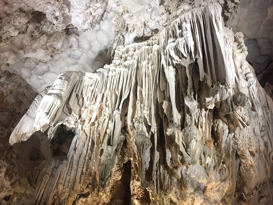 The ‘Paradise Cave’ with its imposing limestone organ-shaped formations! It was worth the 1000 steps climbing!