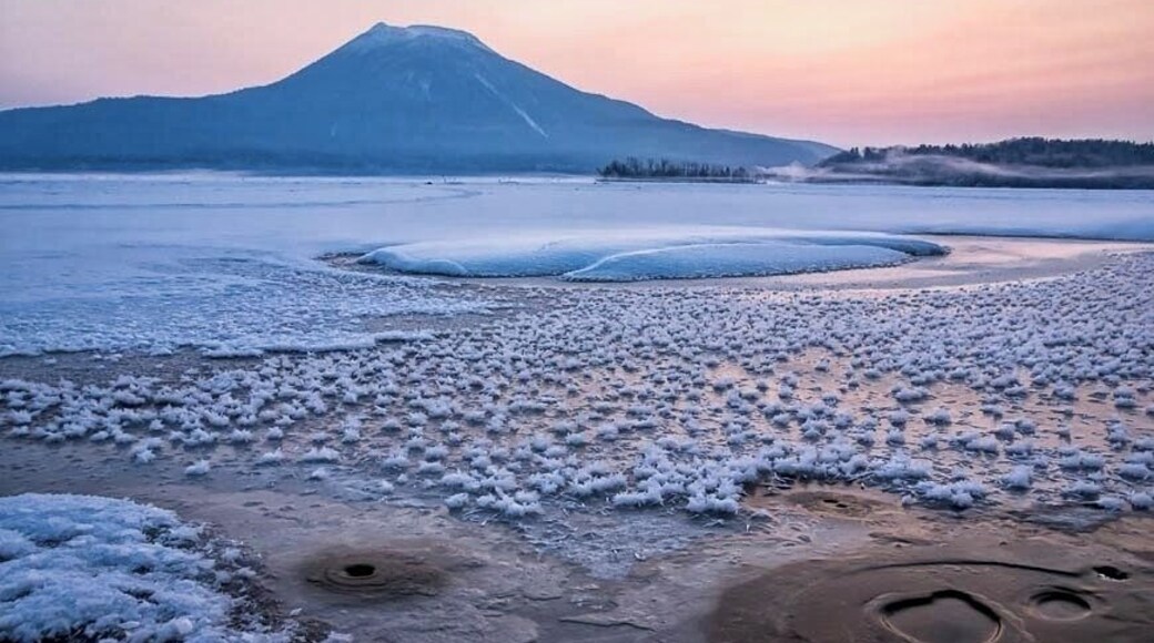 Caught the sunrise at Lake Akan in Hokkaido, Japan. This is a great area in the winter for snowshoeing, fat tire biking and of course enjoying an onsen.