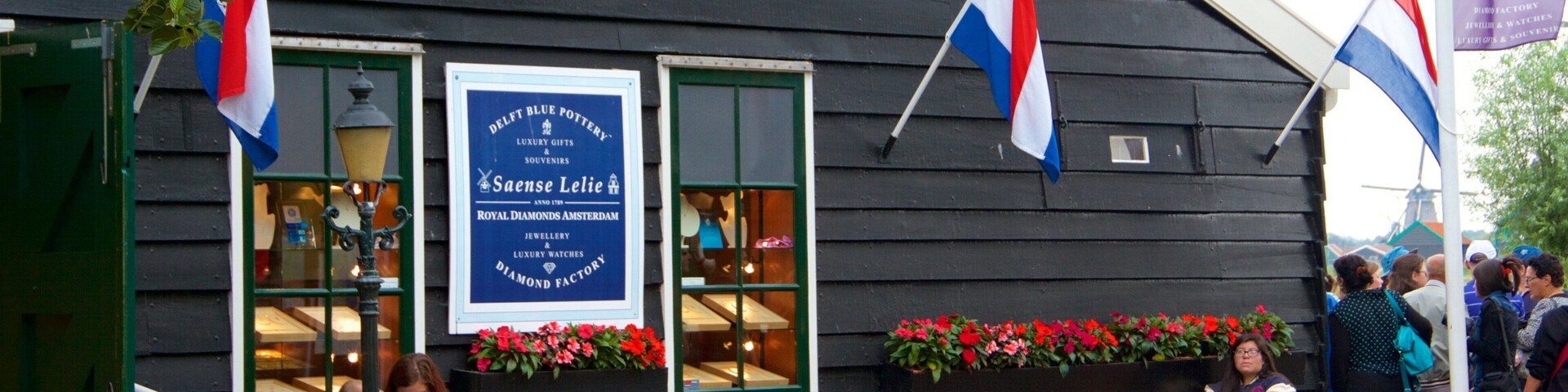 Zaanse Schans showing shopping