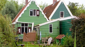 Zaanse Schans which includes a house