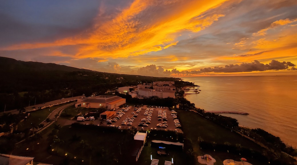 "Red sky at night..." take time to soak in the unreal sunsets in MoBay #sunsets #jamaica #familytravel