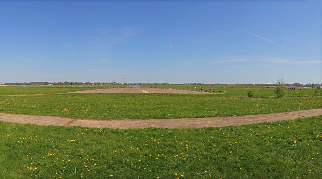 Berlin-Tempelhof park, pano in april 2012
