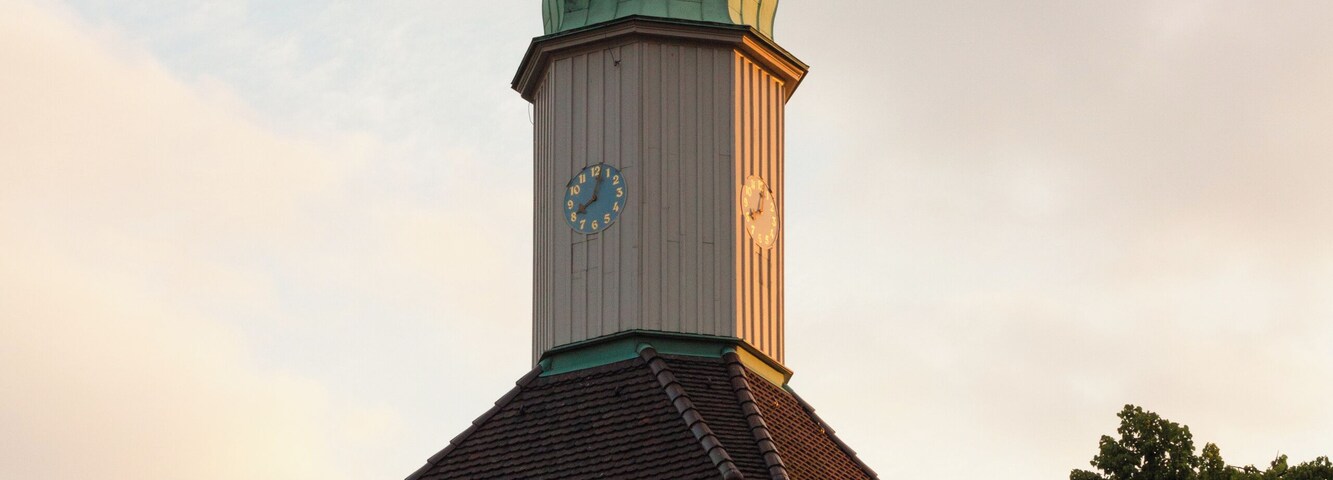 Dorfkirche Mariendorf im Abendlicht