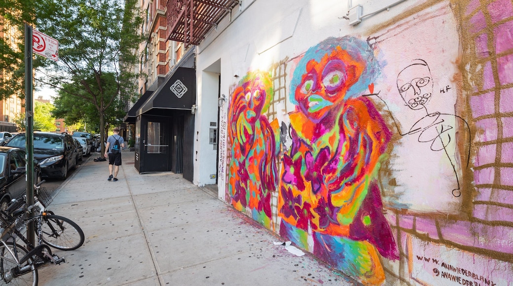 Lower East Side which includes outdoor art and street scenes