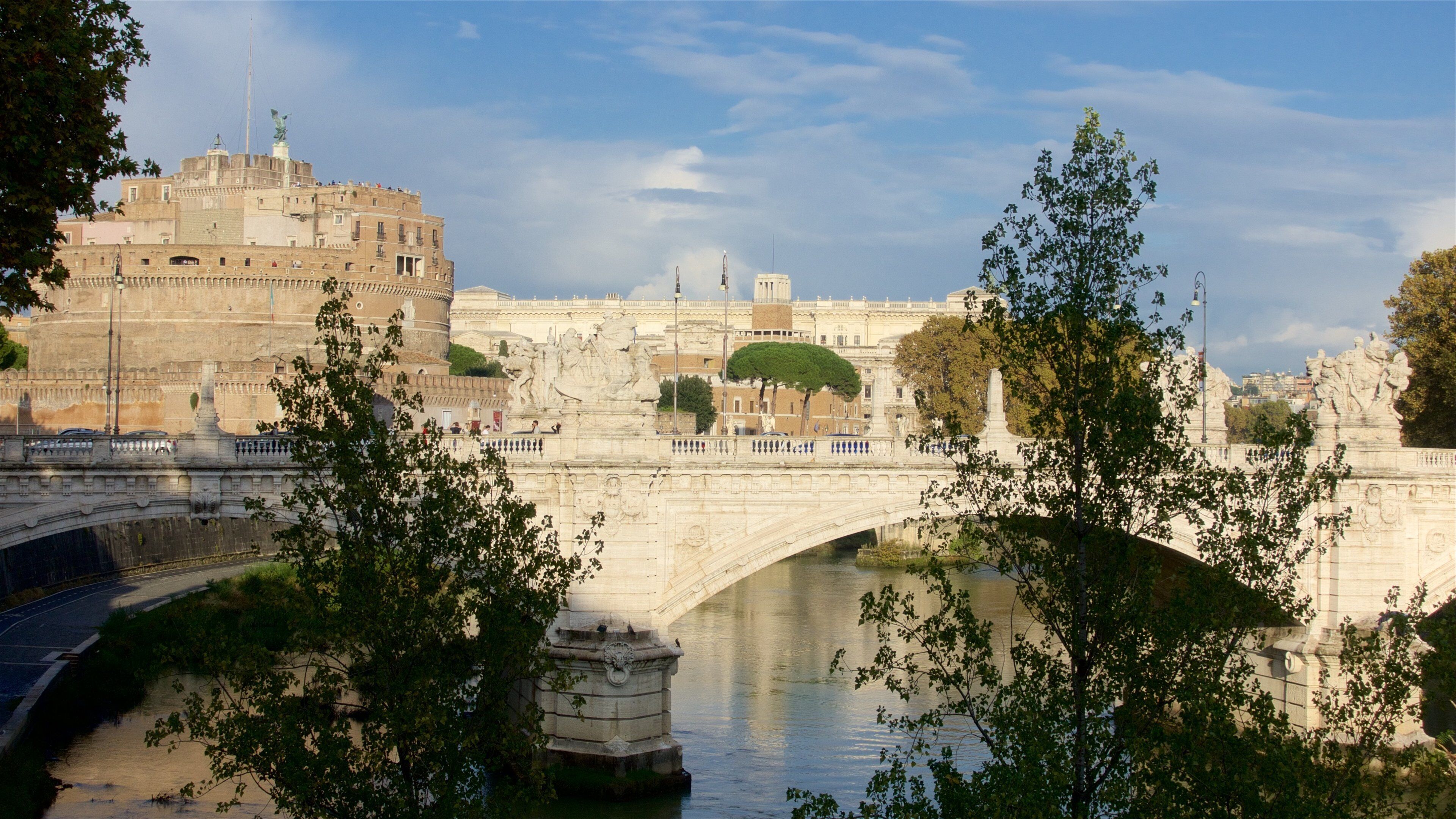 Rome qui includes pont et château