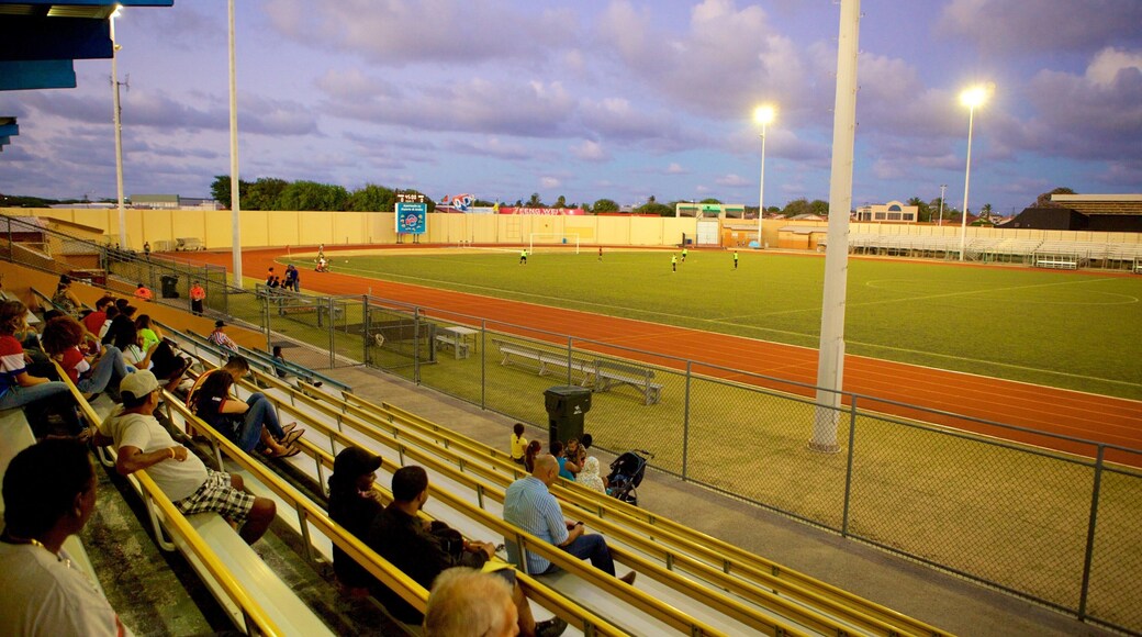 Oranjestad assim como um pequeno grupo de pessoas