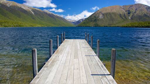 Tasman Region showing a lake or waterhole