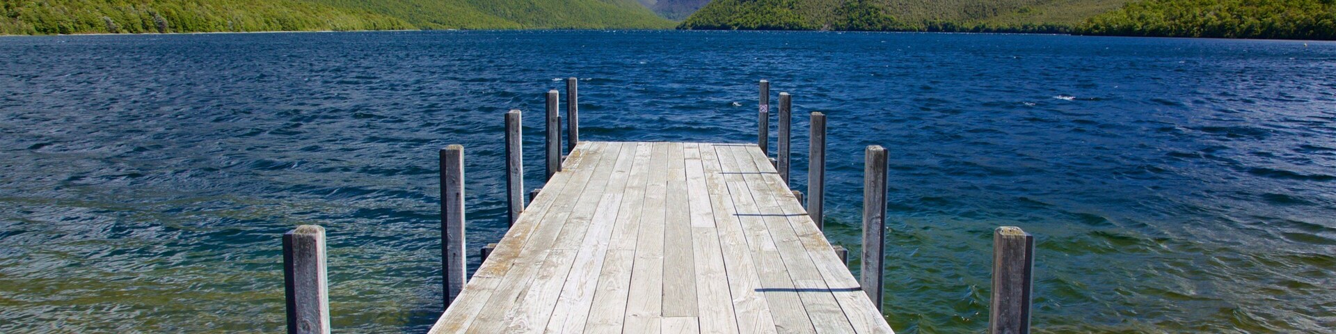 Tasman Region showing a lake or waterhole