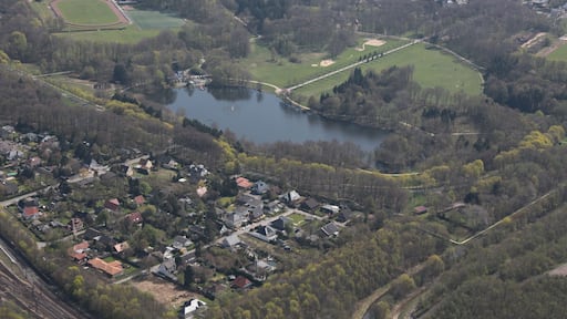 Fotoflug von Nordholz-Spieka nach Oldenburg und Papenburg This photo was taken by Alchemist-hp. If you use one of my photos, an email (account needed) or a message or direct to: my email account would be greatly appreciated. Please note the license terms. Other licensing terms can get discussed, too. This file is copyrighted and has been released under a license which is incompatible with Facebook's licensing terms. It is not permitted to upload this file to Facebook.