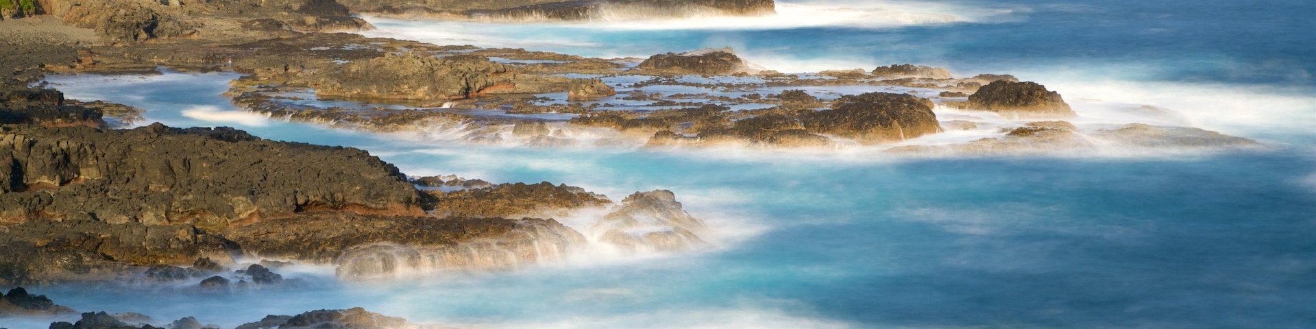 Phillip Island featuring rocky coastline