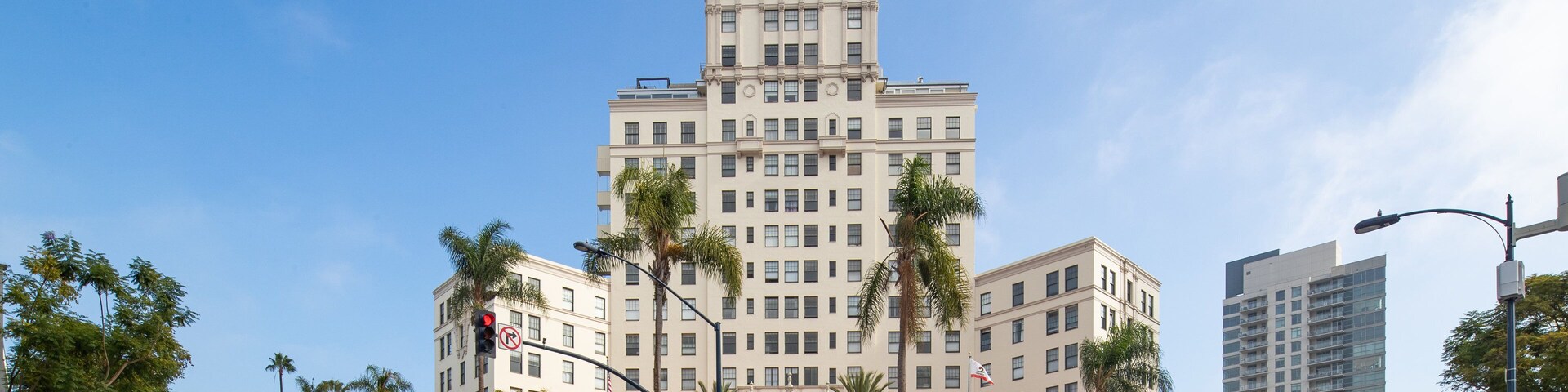 Cortez Hill showing signage and a hotel
