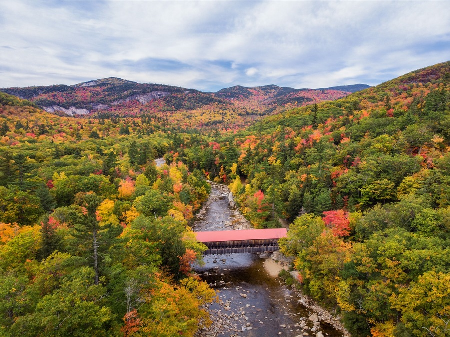 New Hampshire - Kancamagus Highway in Autumn - Albany Covered Bridge in the White Mountains
