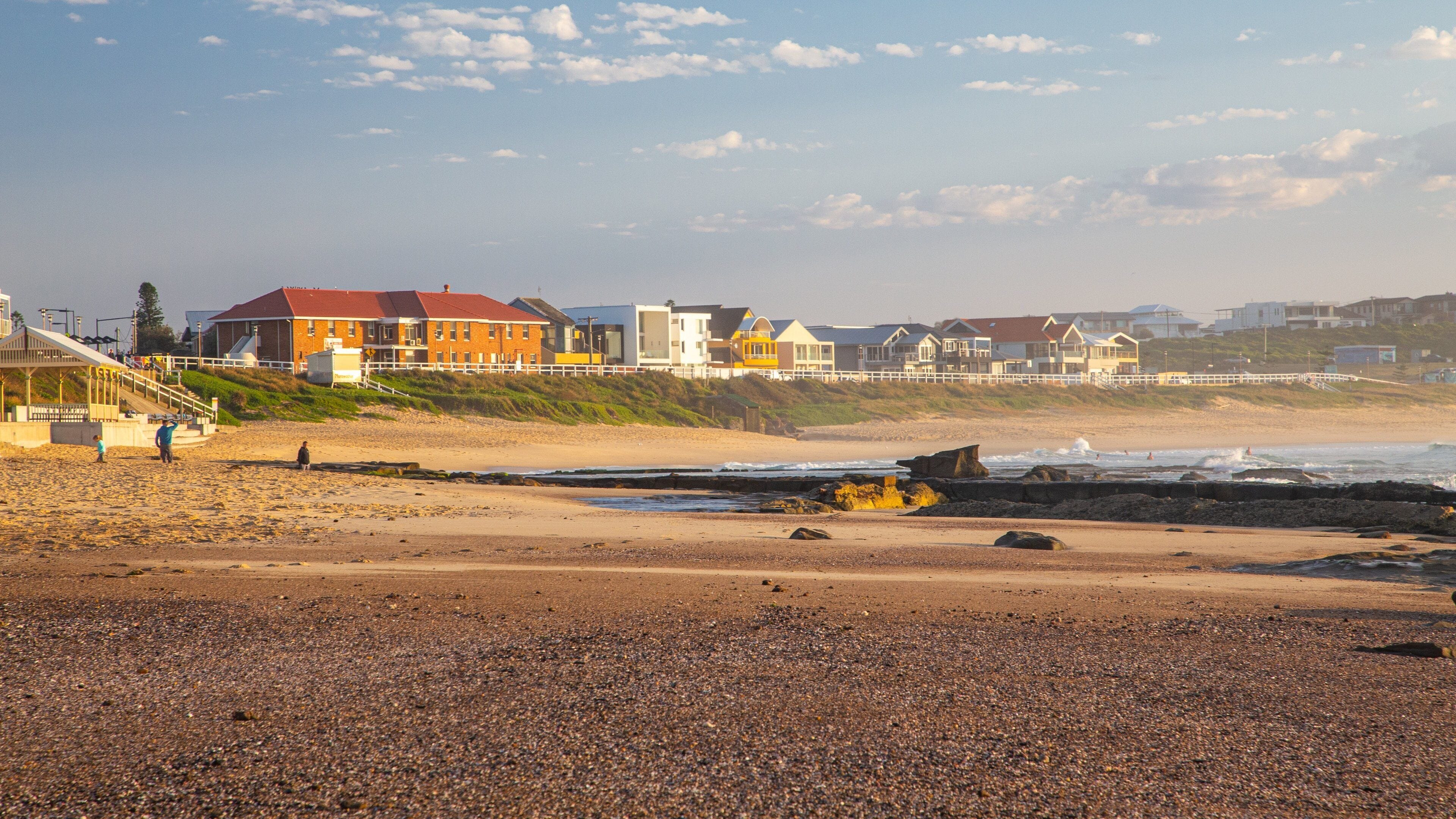Merewether Beach showing a coastal town, a beach and a pebble beach