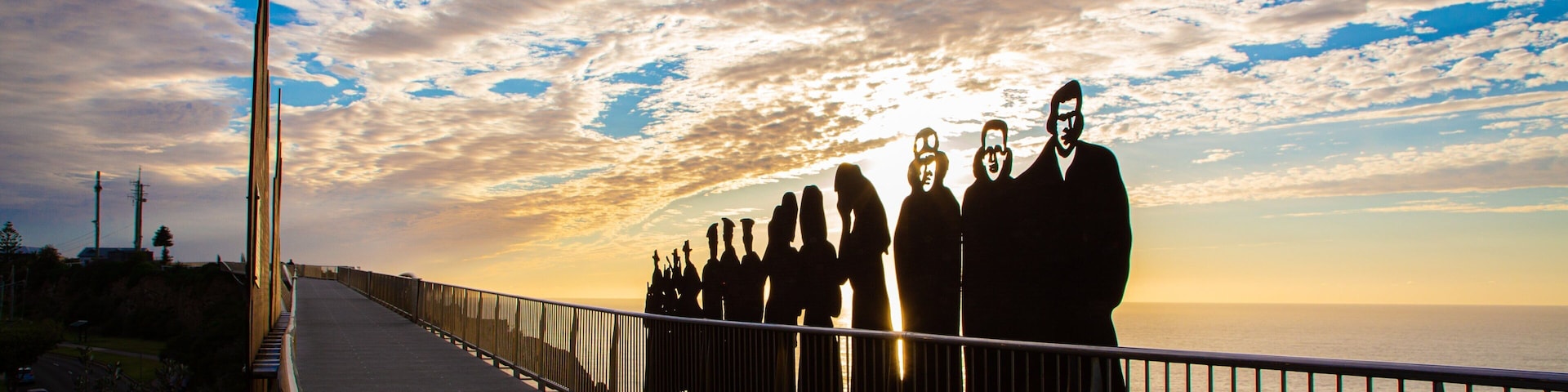 ANZAC Memorial Bridge showing outdoor art, general coastal views and a sunset