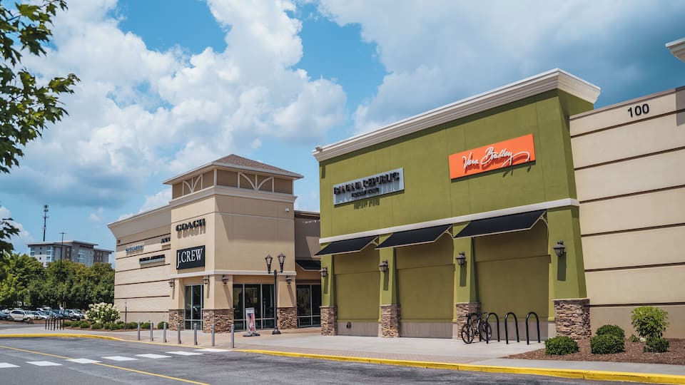 Asheville_Outlets_553248633861847606_06