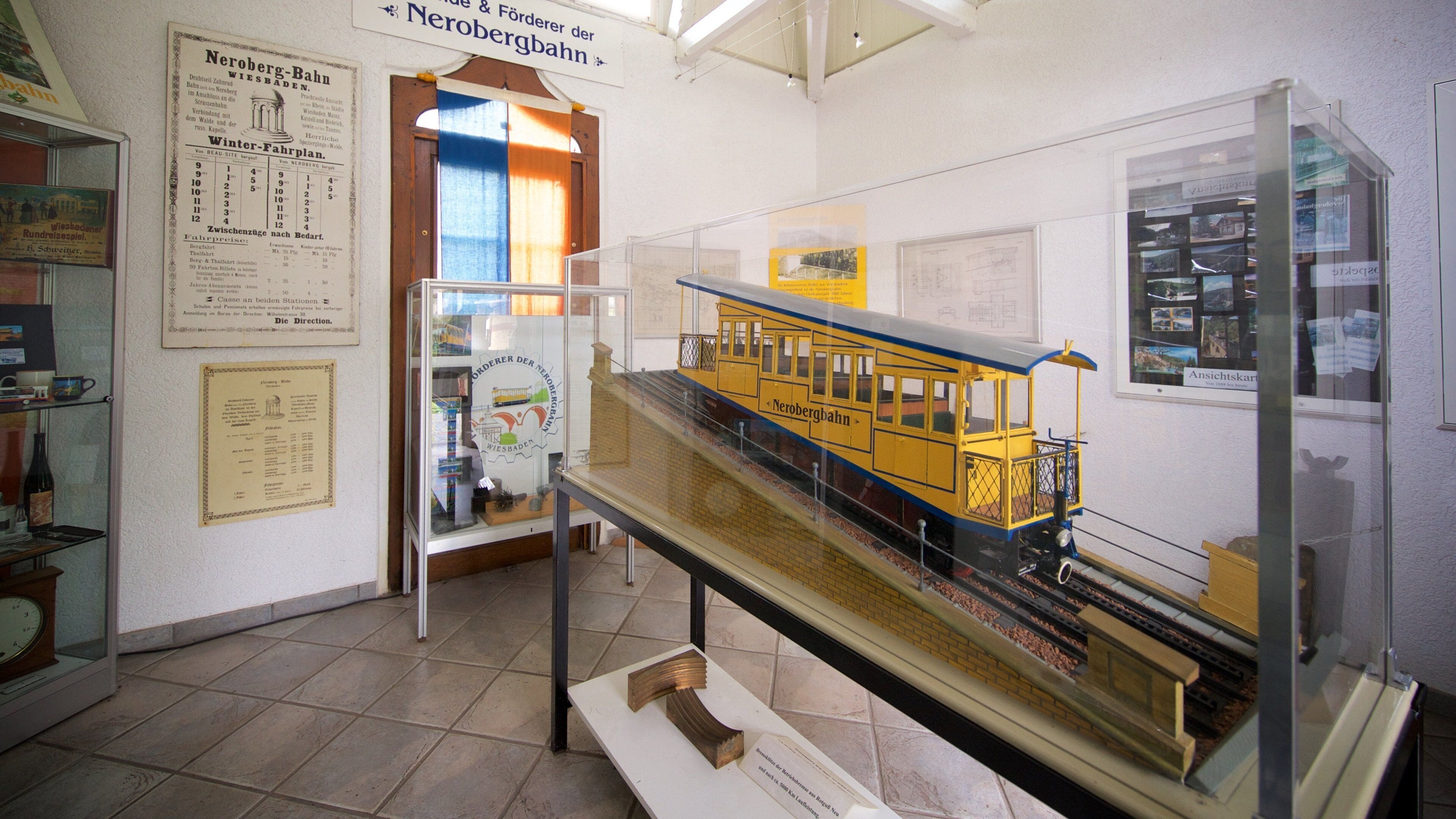 Nerobergbahn which includes interior views