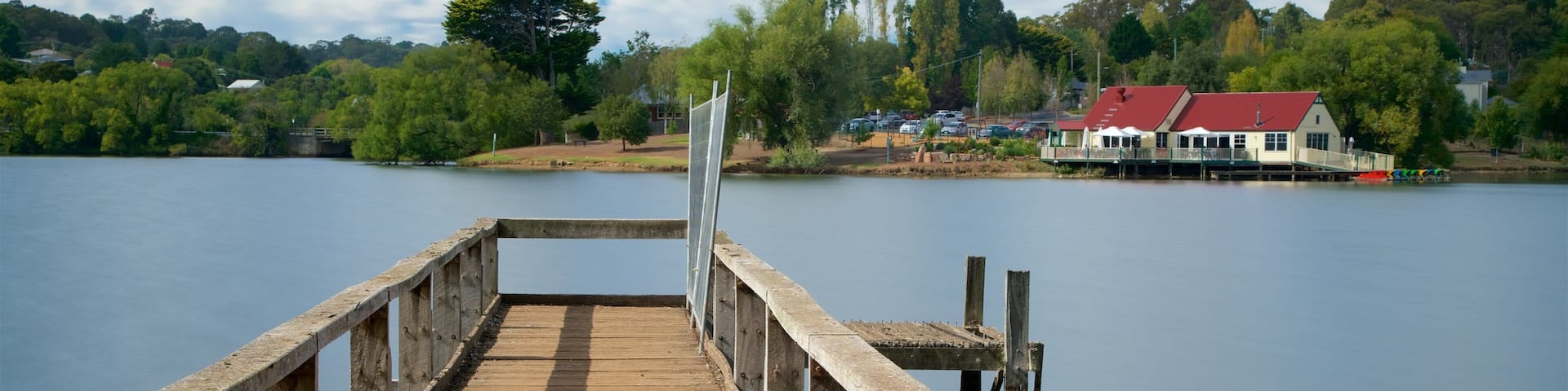 Lake Daylesford featuring a lake or waterhole