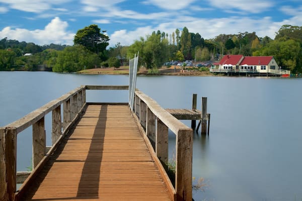 Lake Daylesford featuring a lake or waterhole