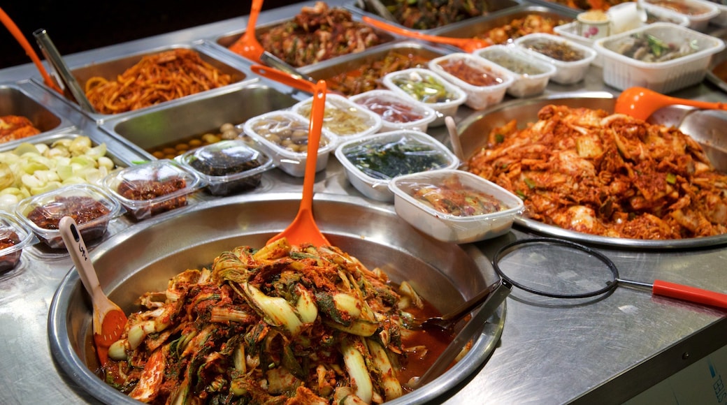 Seogwipo Maeil Olle Market showing food and markets