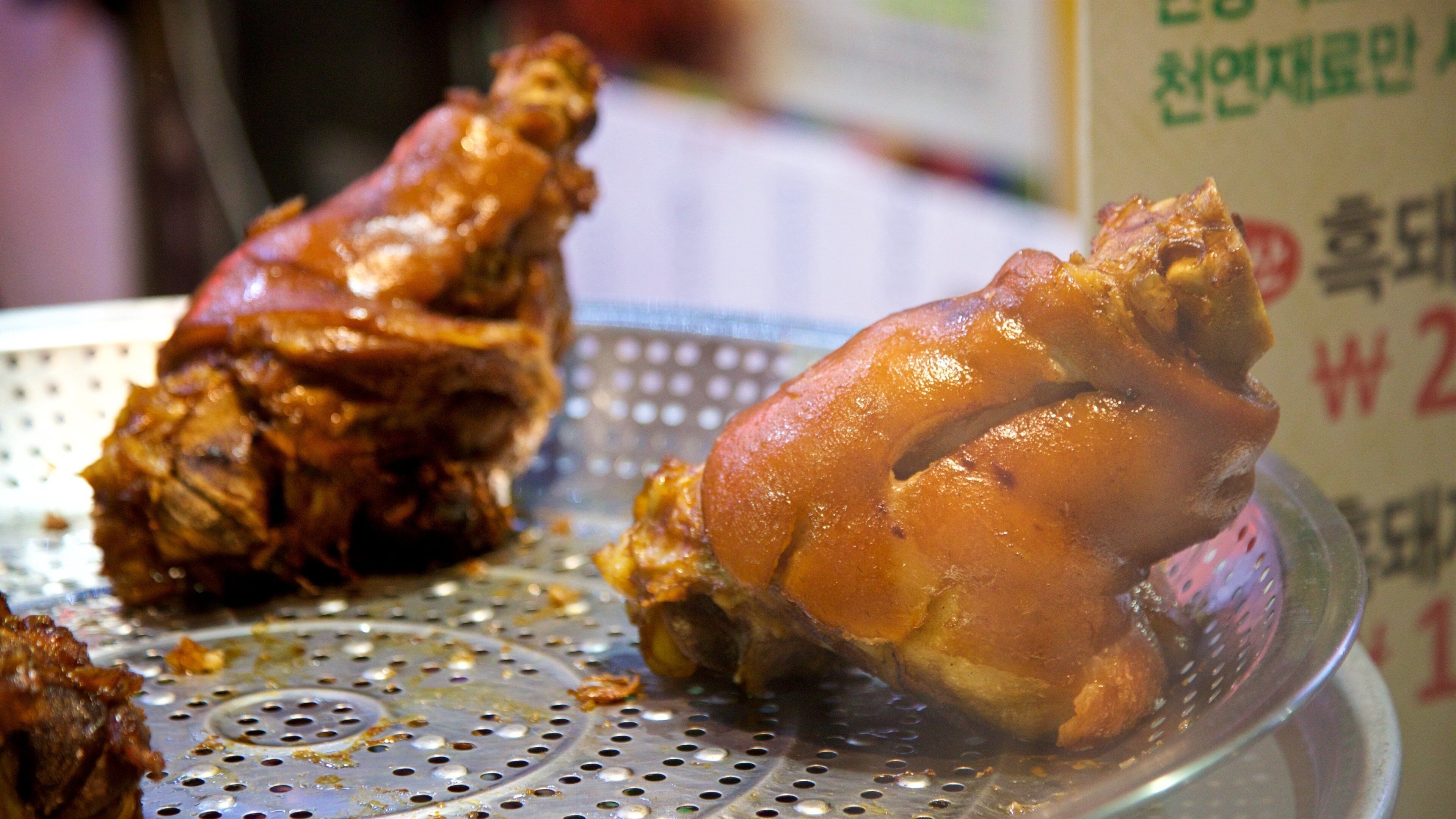 Seogwipo Maeil Olle Market which includes markets and food