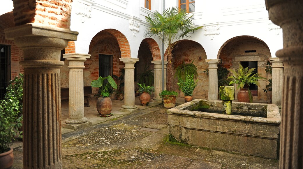 Pedroso de Acim, provincia de Cáceres. Claustro del Convento de Nuestra Señora de la Concepción de El Palancar, fundado por San Pedro de Alcántara. España