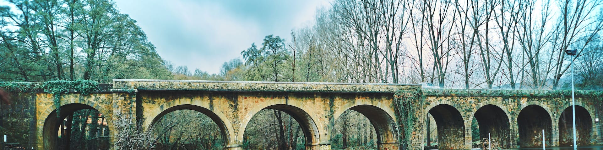 River with large water flow over a bridge in winter. The lake. Jaraíz de la Vera. Spain.