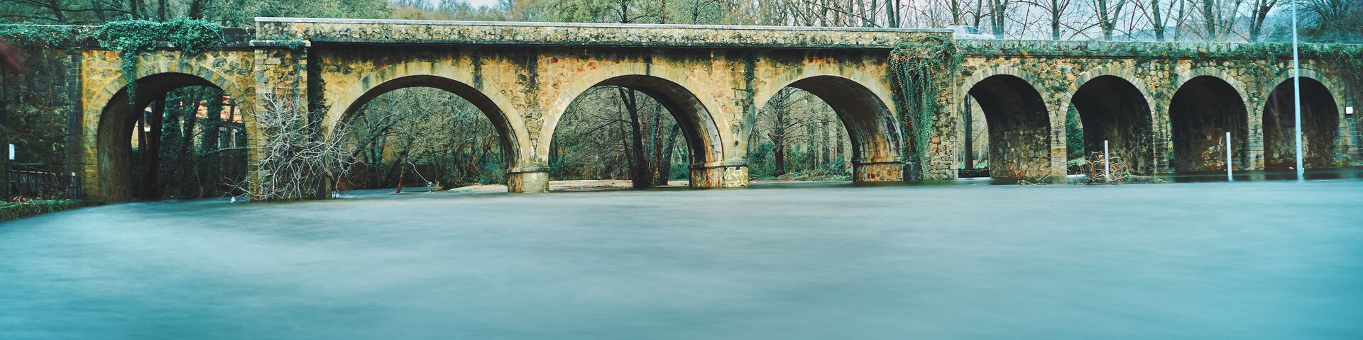 River with large water flow over a bridge in winter. The lake. Jaraíz de la Vera. Spain.