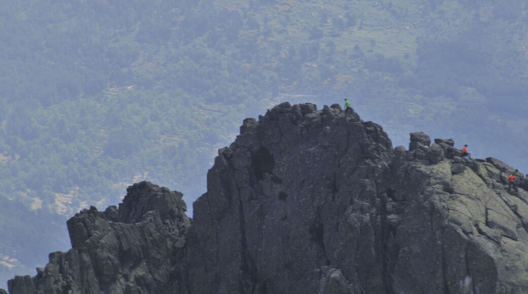 ESCALADORES EN LAS AGUJAS