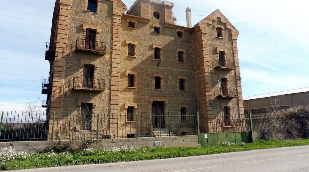 La Sucrera del Segre (Menàrguens): la Casa Gran This is a photo of a building indexed in the Catalan heritage register as Bé Cultural d'Interès Local (BCIL) under the reference IPA-22246.