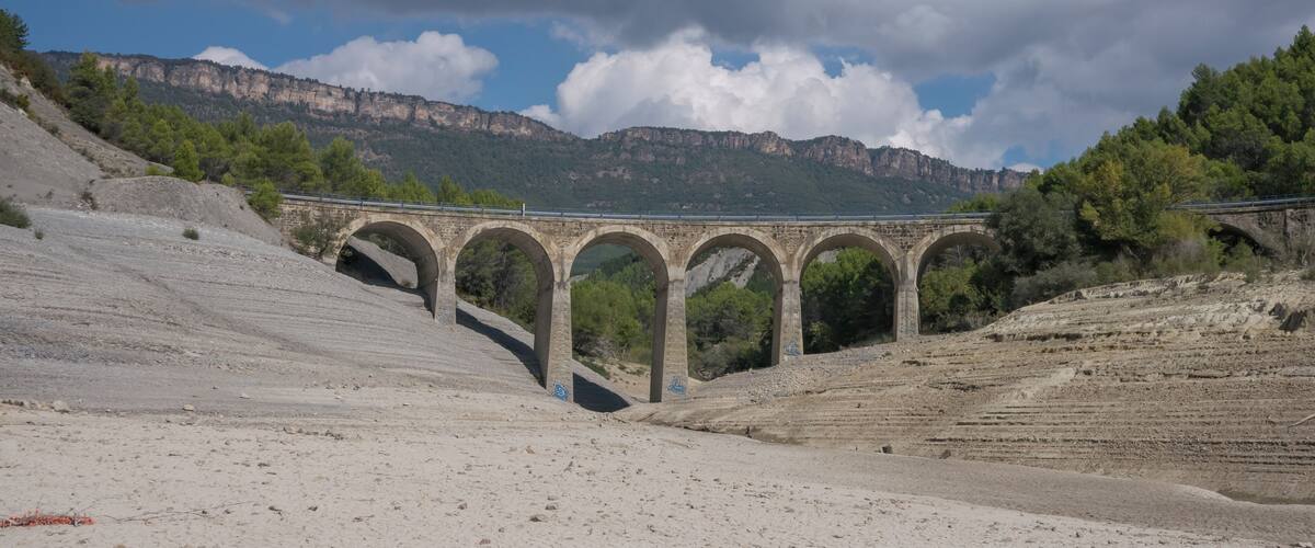 Low water level at the Yesa reservoir. Bridge of the N240 state road. Aragón, Spain