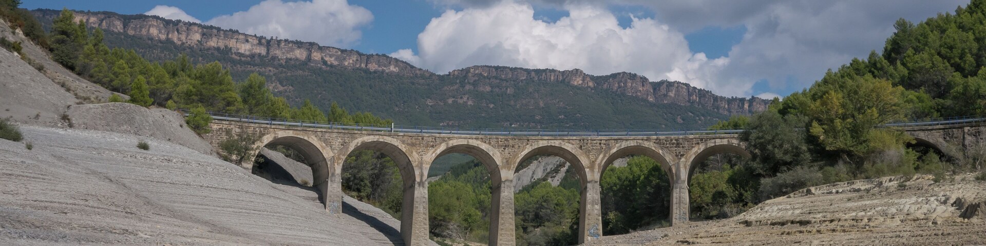 Low water level at the Yesa reservoir. Bridge of the N240 state road. Aragón, Spain