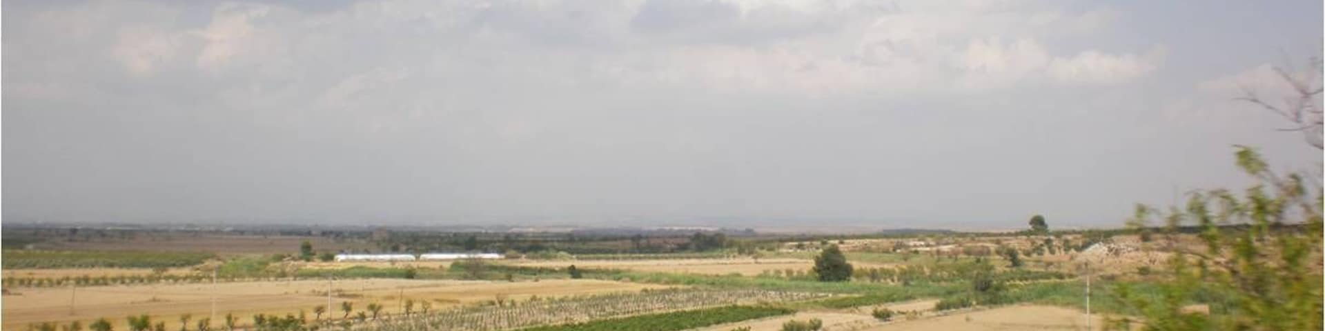Vista de la traza del canal. En esta zona se ubicará el acueducto de Corb.