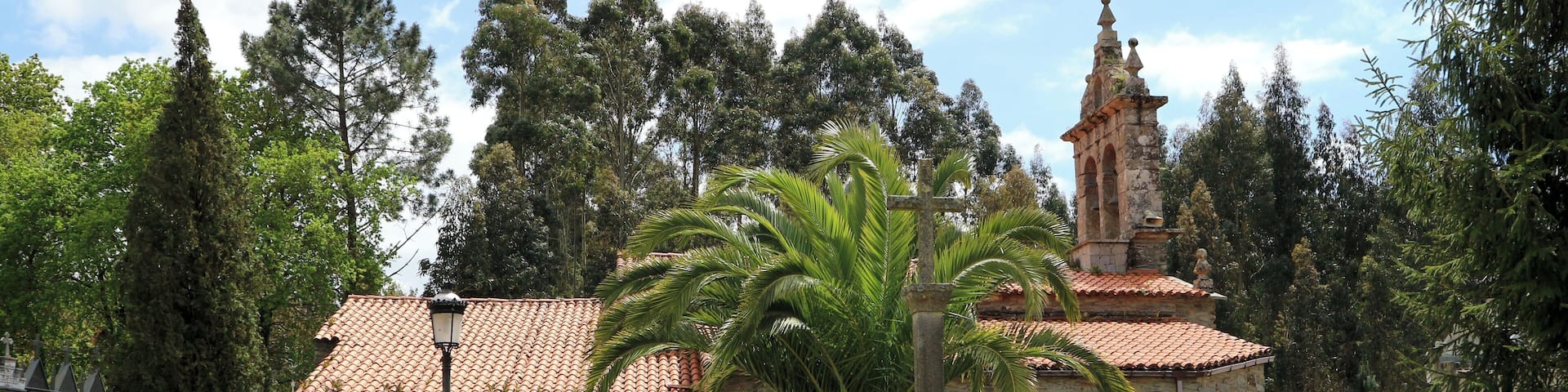 Igrexa de San Salvador de Viós. En Viós, Abegondo.