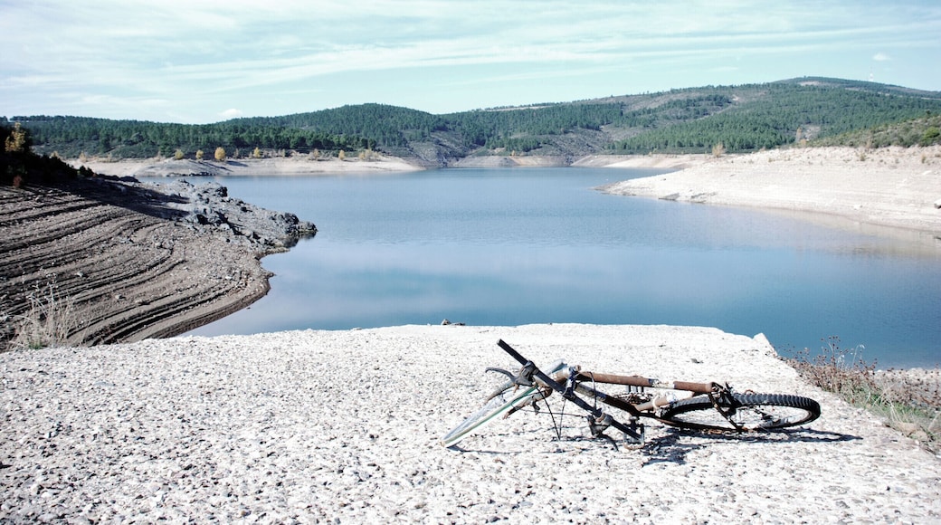 Complete loneniless at the reservoir of El Atazar, Madrid.