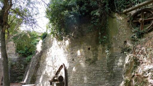 Molí de la Roda (Veciana): paret de la bassa
