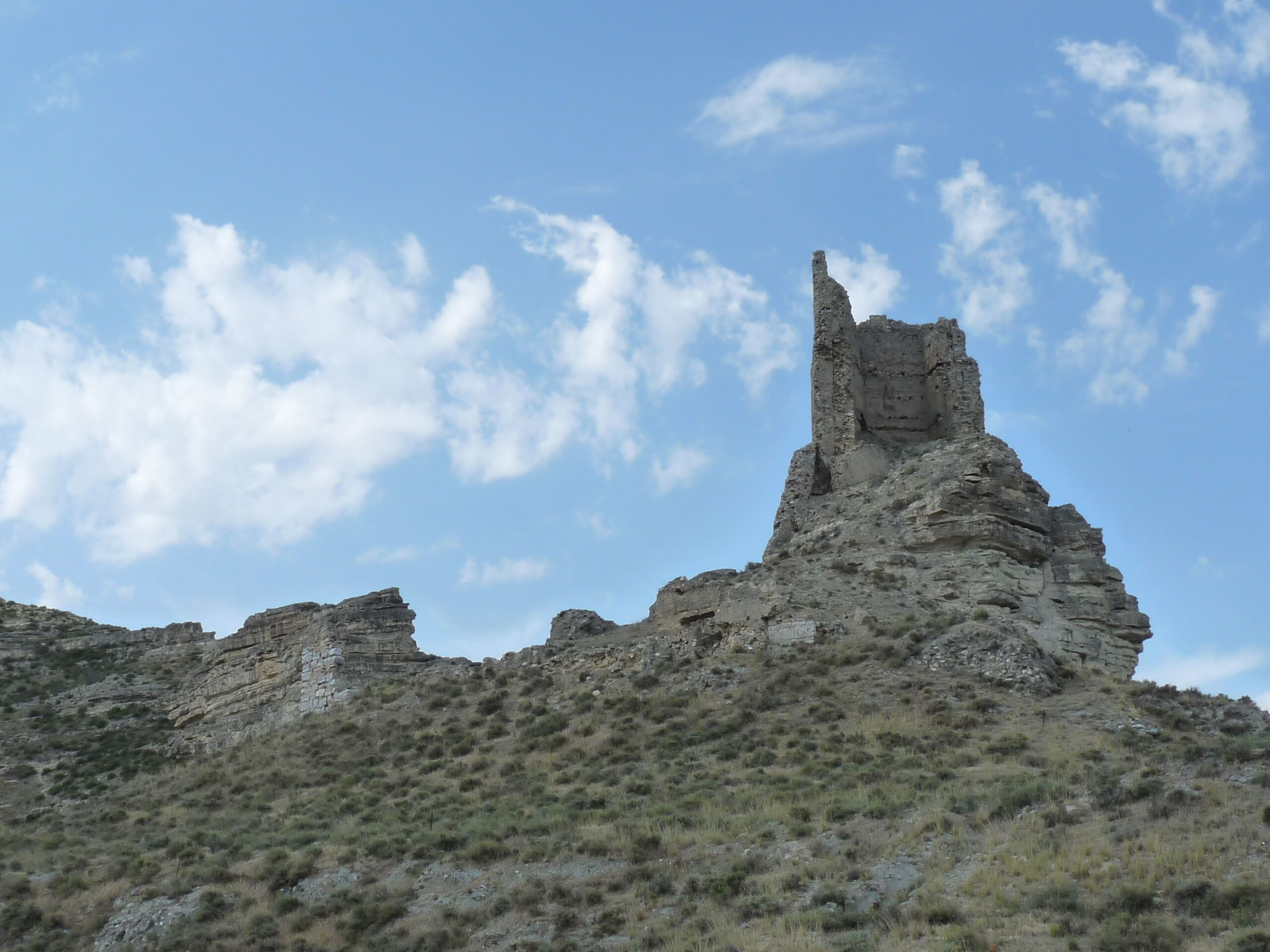 Rueda de Jalón - Castillo - Muralla y torre del homenaje