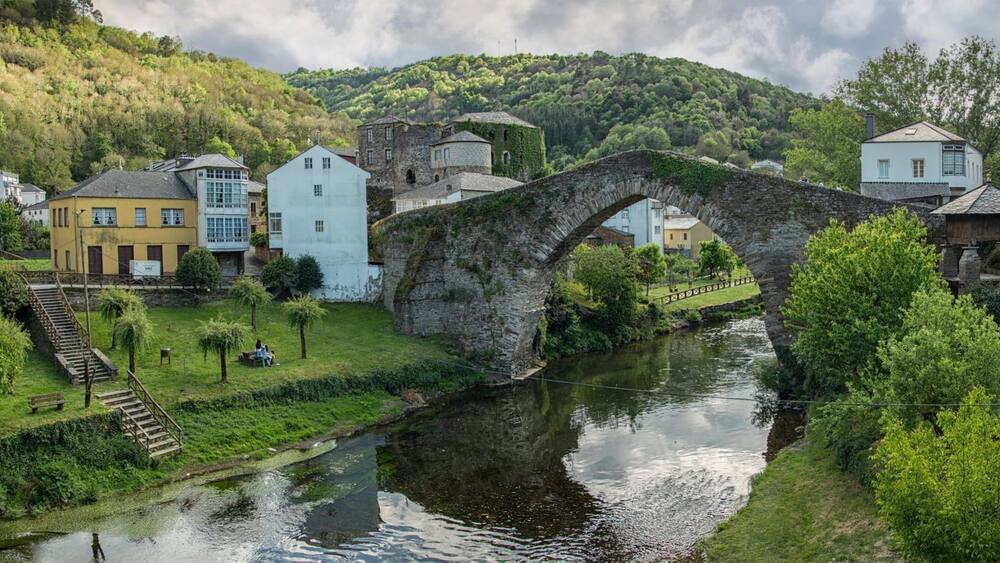 Puente medieval de Navia de Suarna, Galicia
