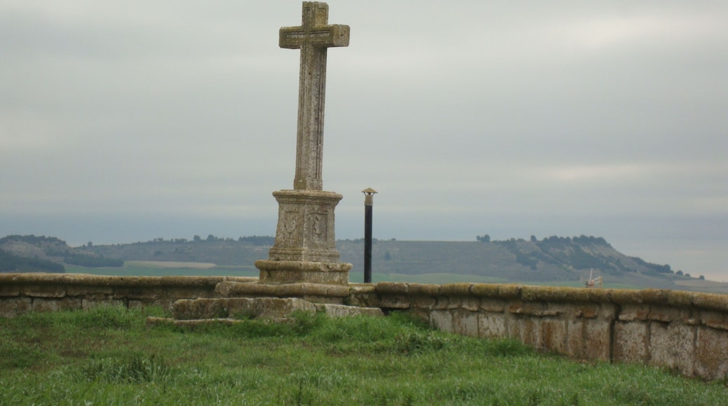 Crucero en la iglesia parroquial de San Millán, en lo alto de la localidad de Velliza (Valladolid).